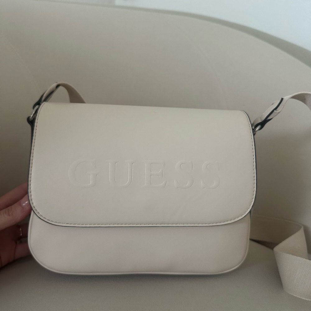 Guess Cream Crossbody Bag with Minimalist Design